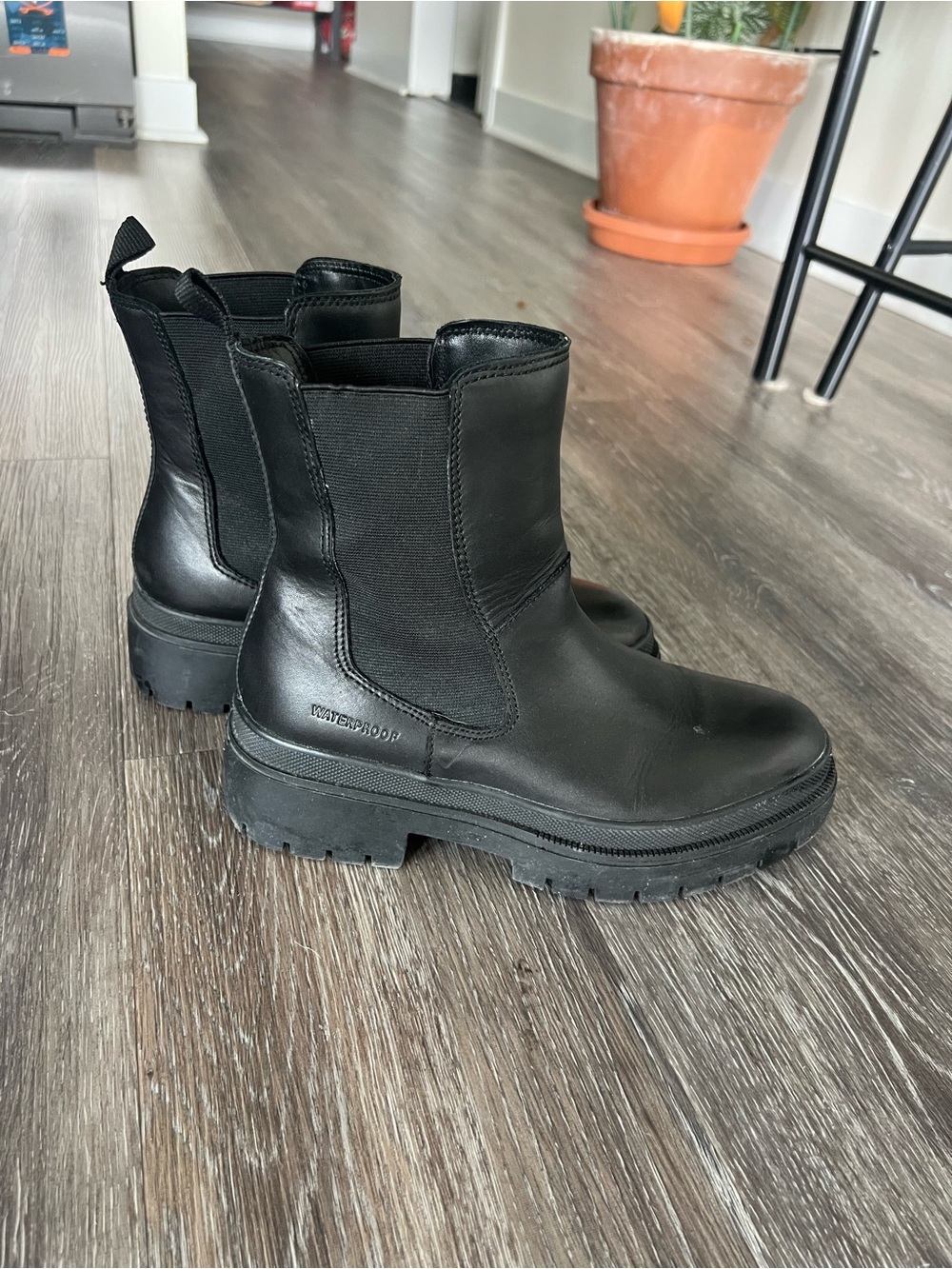 Waterproof Black Chelsea Boots for Women Size 8